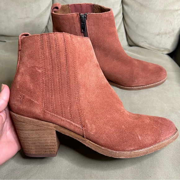 Frye Alton Chelsea Bootie 11B - Picture 5 of 10